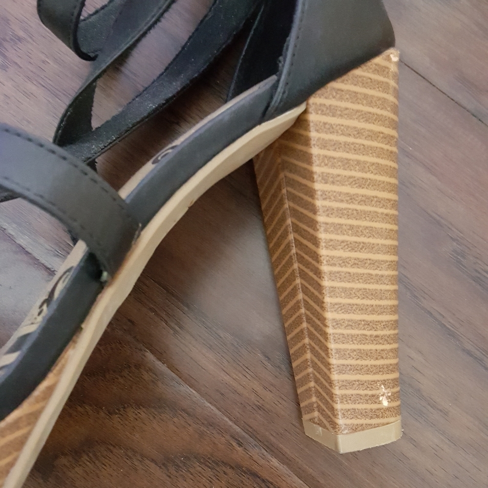 Brash double buckle heels. - Picture 15 of 15